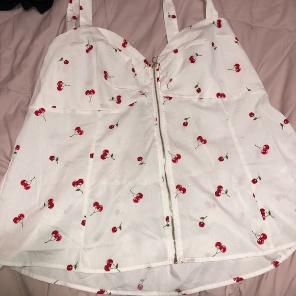 Cute white top with cherry design. Size 3XL - Picture 1 of 4